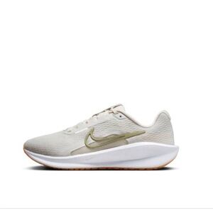 Like new Nike Downshifter running shoes, size 10.5